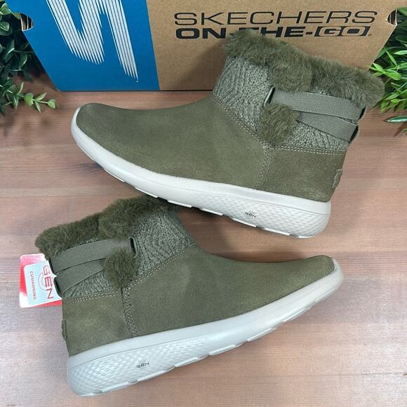 Skechers On the GO Wide Width Winter Gleam City Water Repellent Suede Boots - Picture 1 of 10